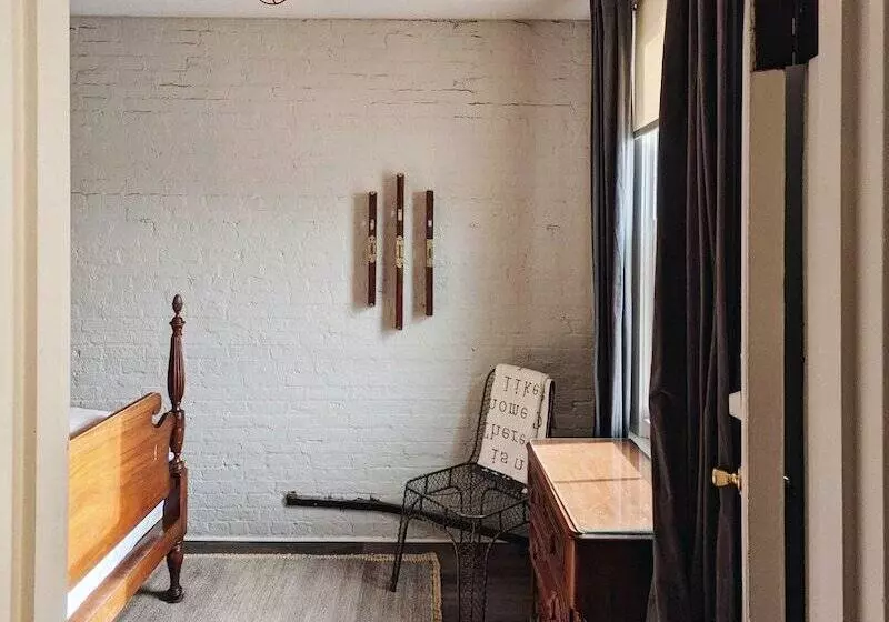 Hostelli Wm. Farmer And Sons