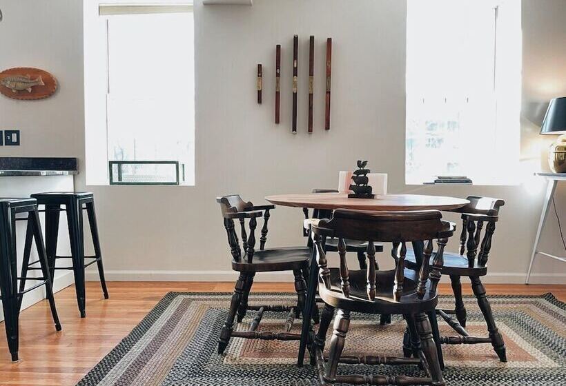 פונדק Wm. Farmer And Sons