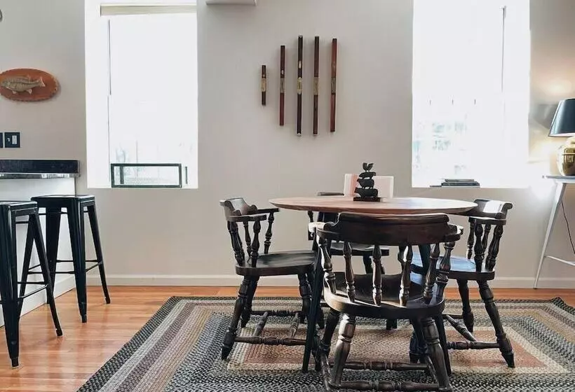 Hostelli Wm. Farmer And Sons