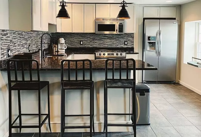 Hostelli Wm. Farmer And Sons