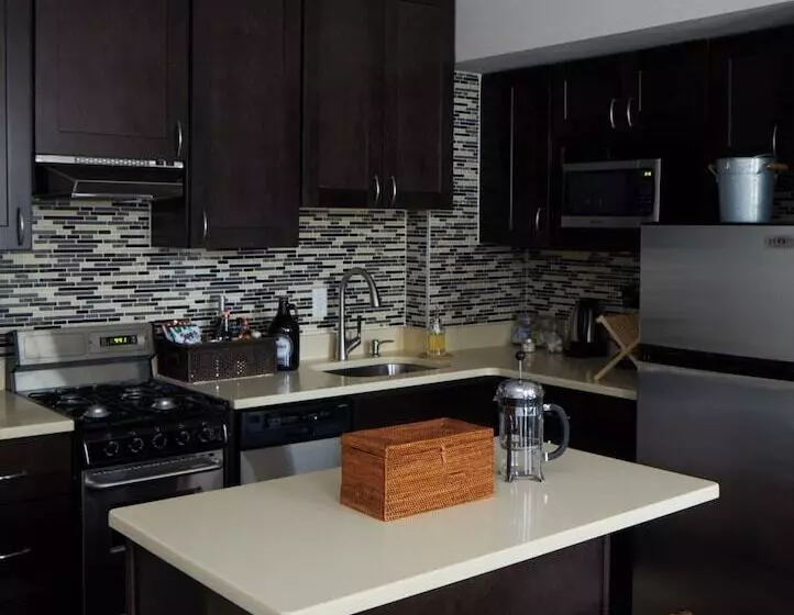 Hostelli Wm. Farmer And Sons