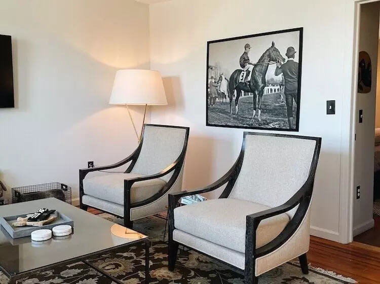 Hostelli Wm. Farmer And Sons