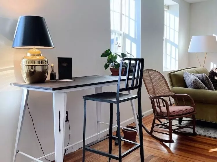 Hostelli Wm. Farmer And Sons