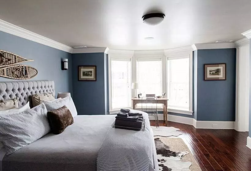 Hostelli Wm. Farmer And Sons