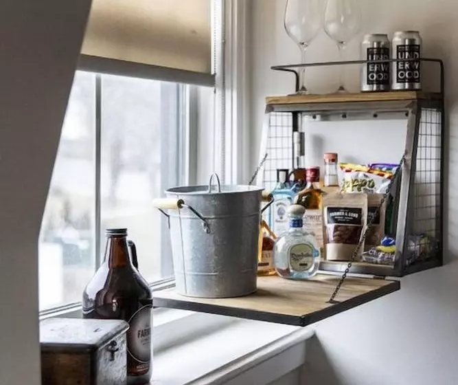 Hostelli Wm. Farmer And Sons