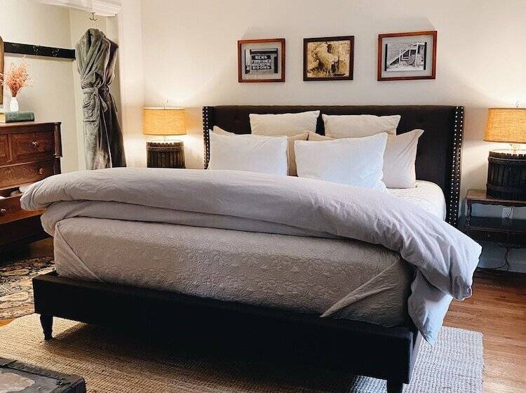 פונדק Wm. Farmer And Sons