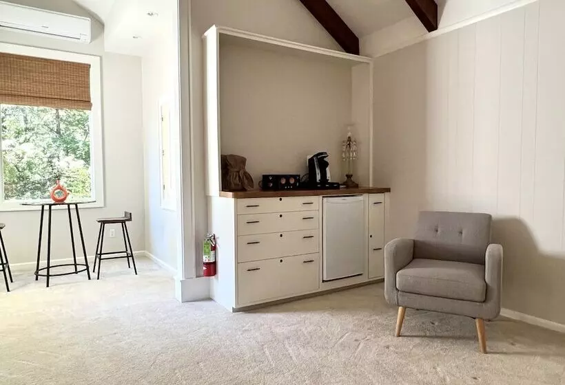 هتل Eureka Zen Cottages