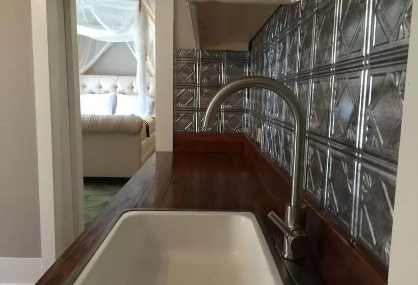هتل Eureka Zen Cottages