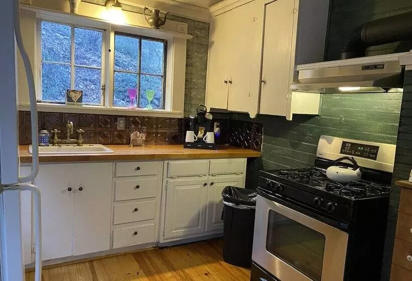 هتل Eureka Zen Cottages