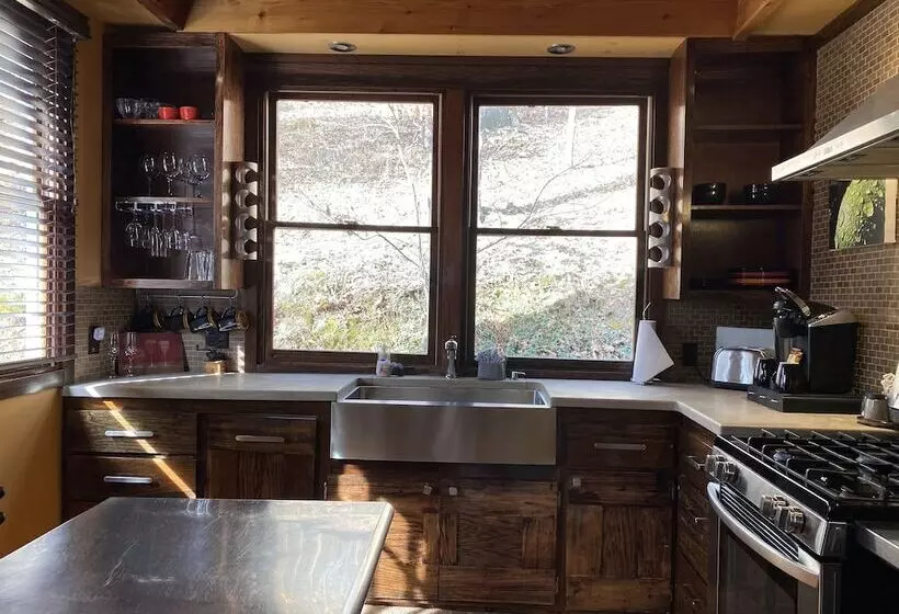 هتل Eureka Zen Cottages
