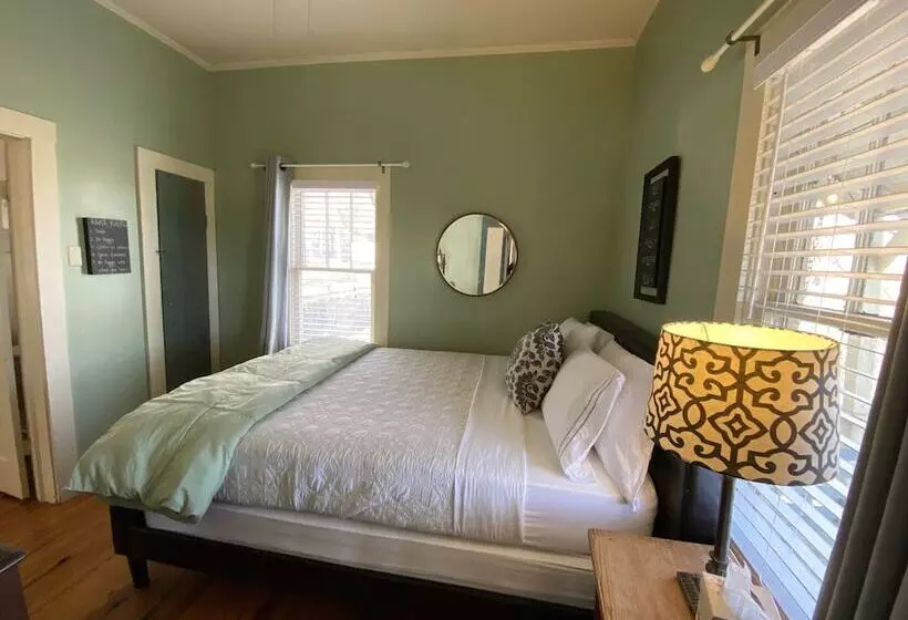 هتل Eureka Zen Cottages