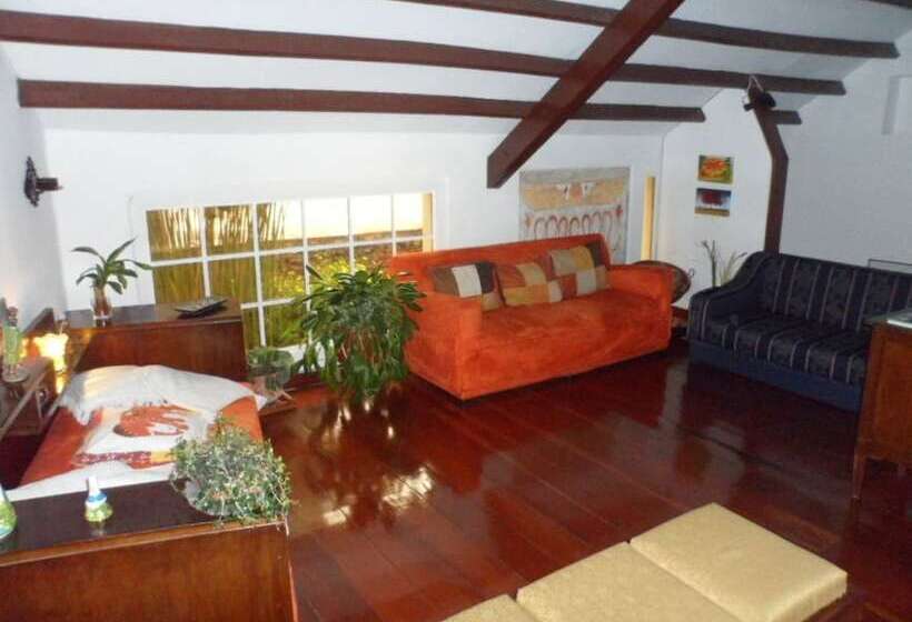 هتل Hostal Tu Casa