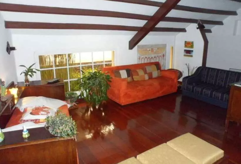 هتل Hostal Tu Casa