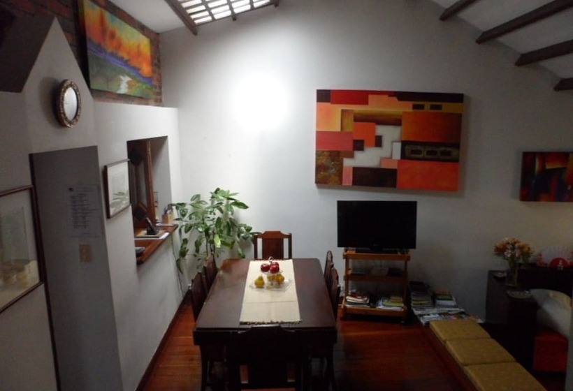 هتل Hostal Tu Casa