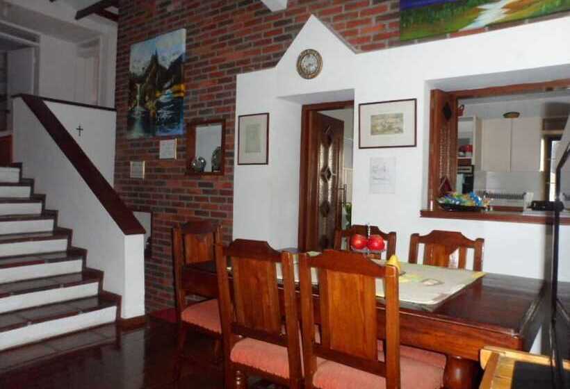 هتل Hostal Tu Casa