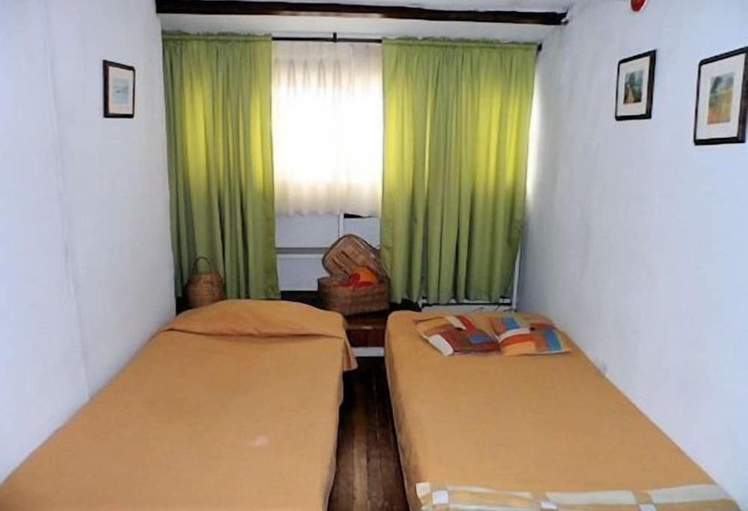 هتل Hostal Tu Casa