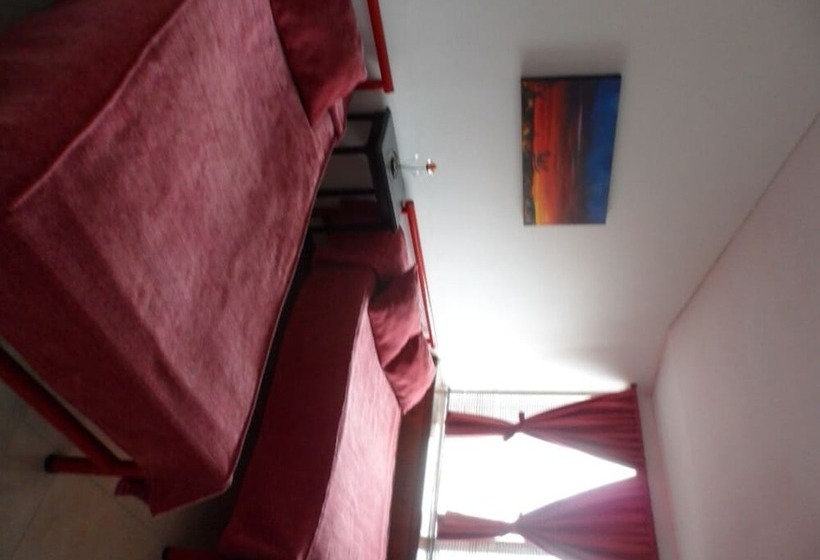 هتل Hostal Tu Casa