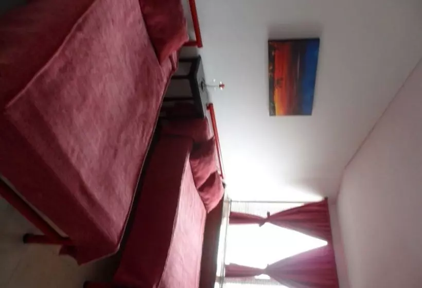 هتل Hostal Tu Casa