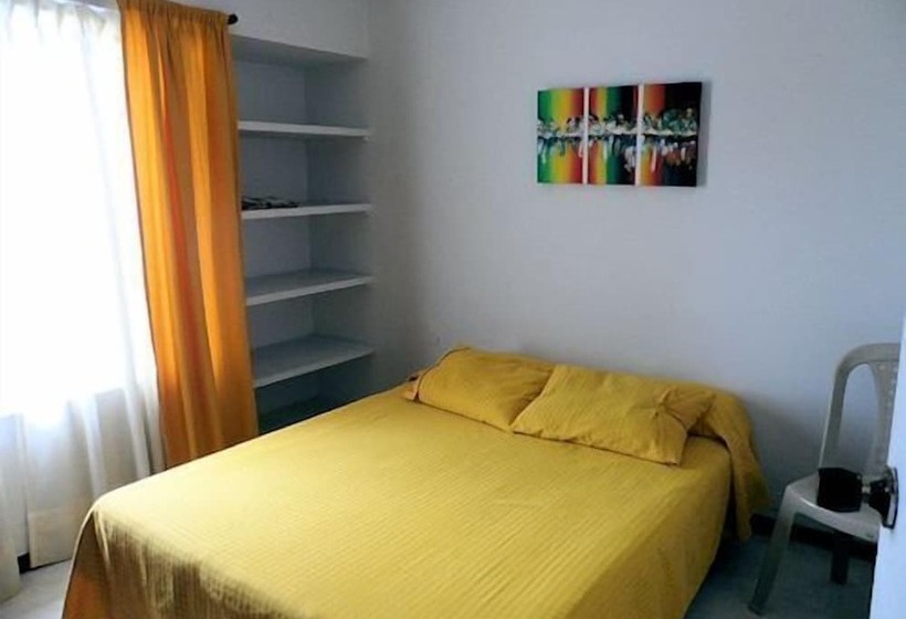 هتل Hostal Tu Casa