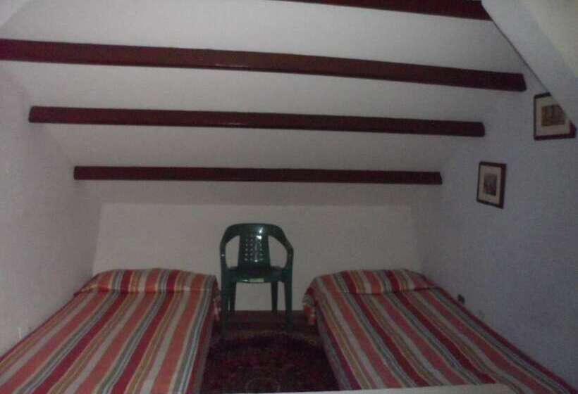 هتل Hostal Tu Casa