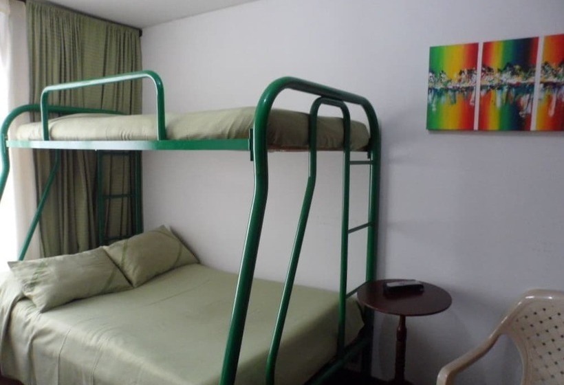 هتل Hostal Tu Casa