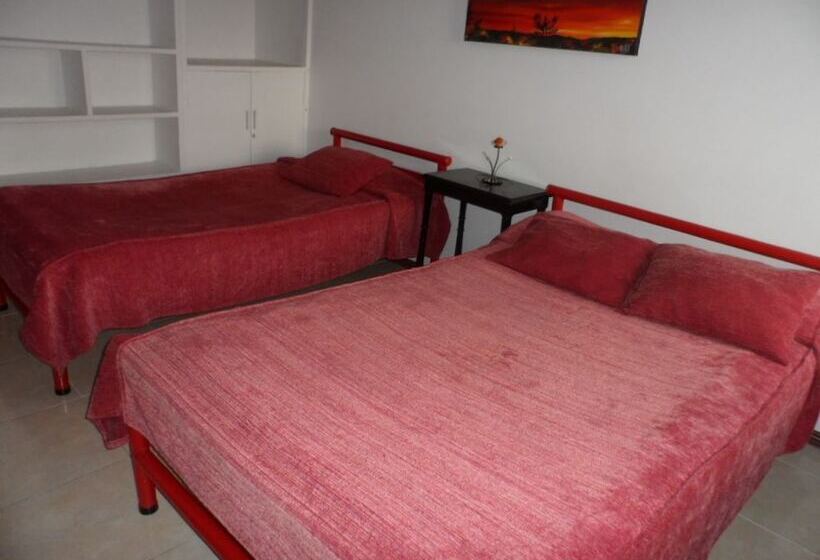 هتل Hostal Tu Casa