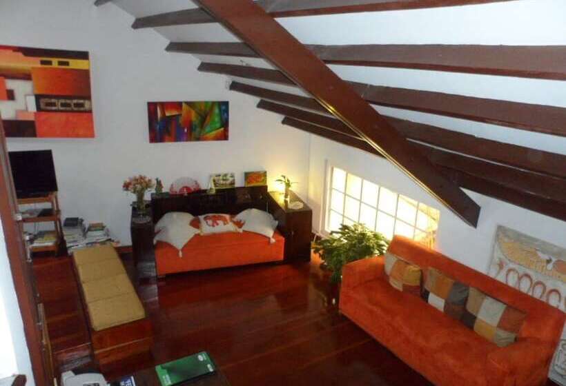 هتل Hostal Tu Casa