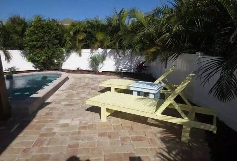 Lizzie Lu's Island Retreat