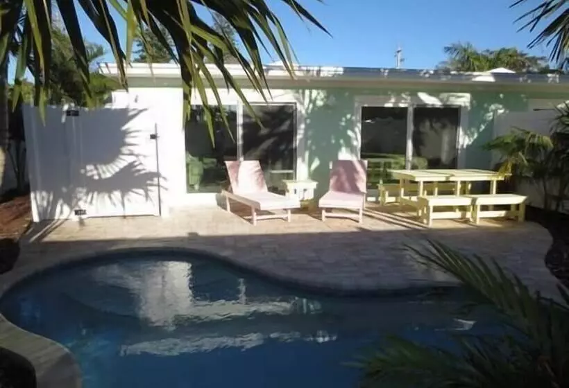 Lizzie Lu's Island Retreat