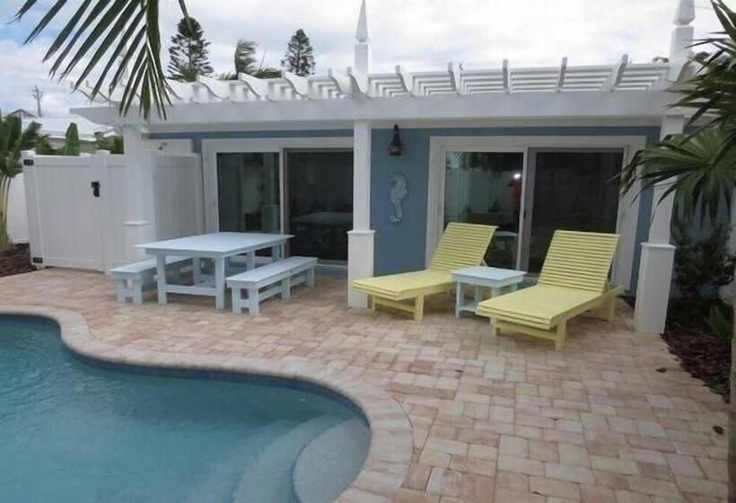 Lizzie Lu's Island Retreat