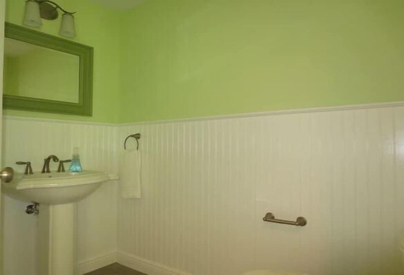 Lizzie Lu's Island Retreat