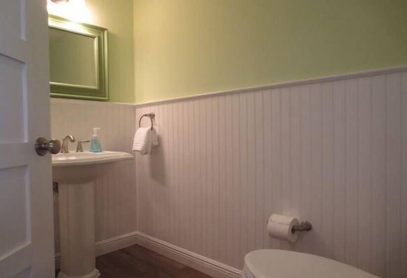 Lizzie Lu's Island Retreat