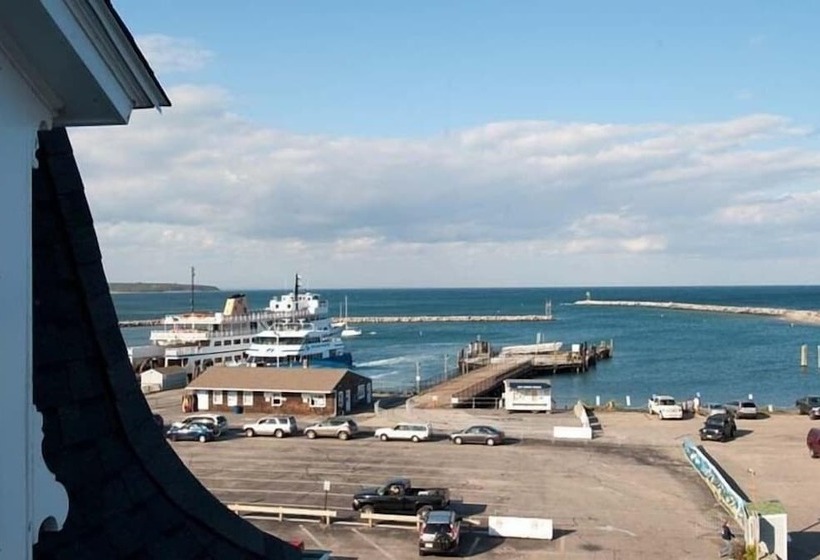 Panzió The Inn At Old Harbor