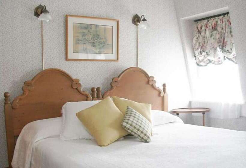 Panzió The Inn At Old Harbor