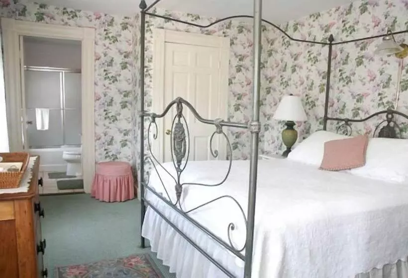 Majatalo The Inn At Old Harbor