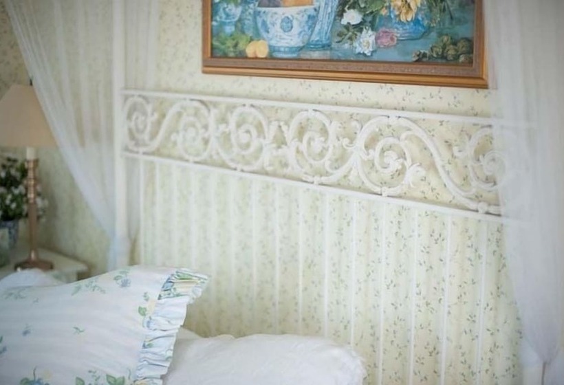 Panzió The Inn At Old Harbor