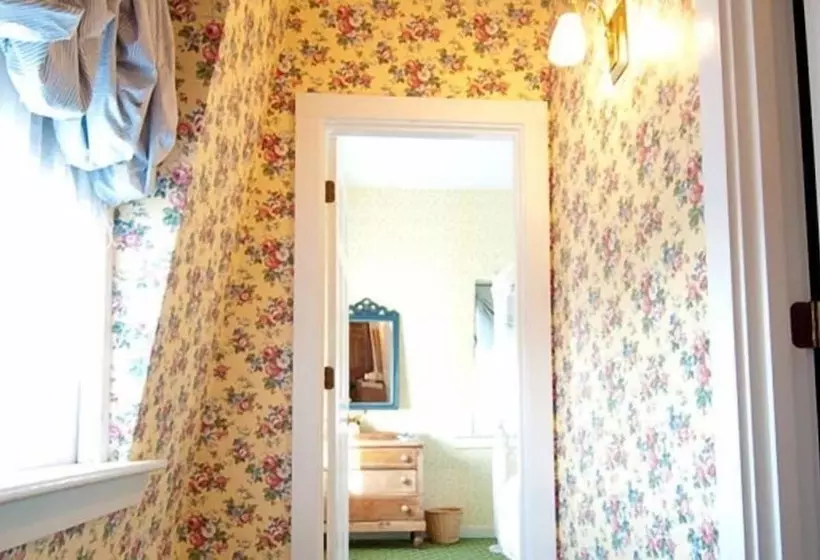 Majatalo The Inn At Old Harbor