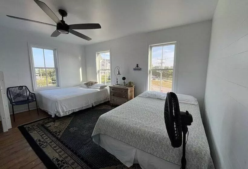 Majatalo The Inn At Old Harbor