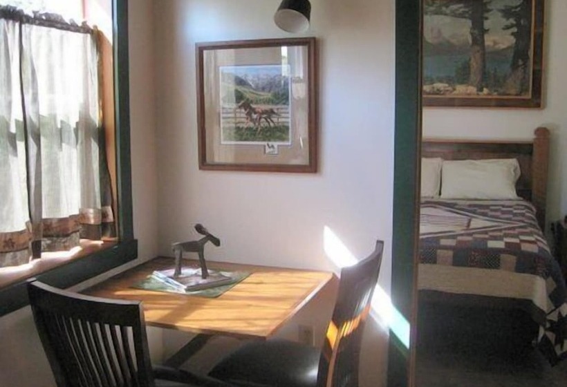 Travelers Rest Lodge