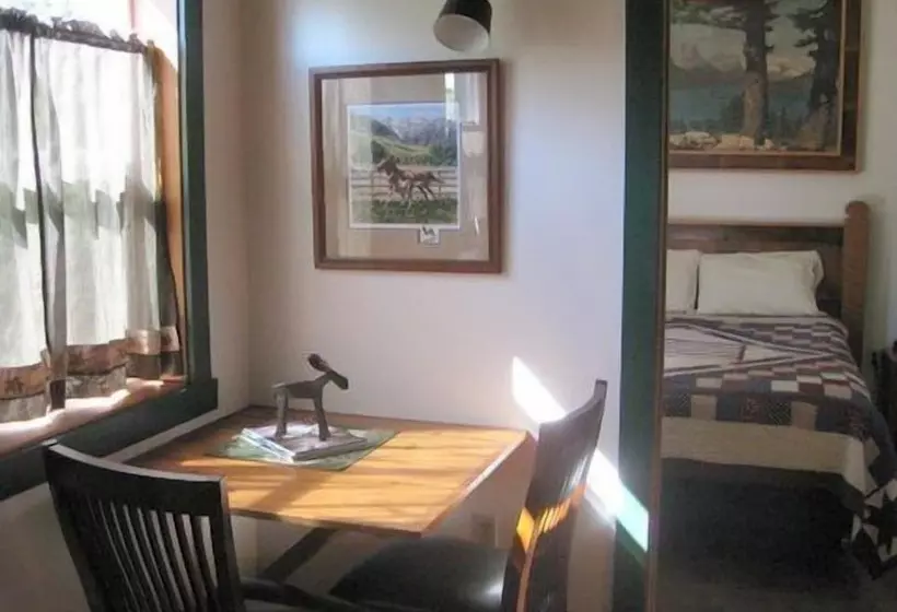 Travelers Rest Lodge