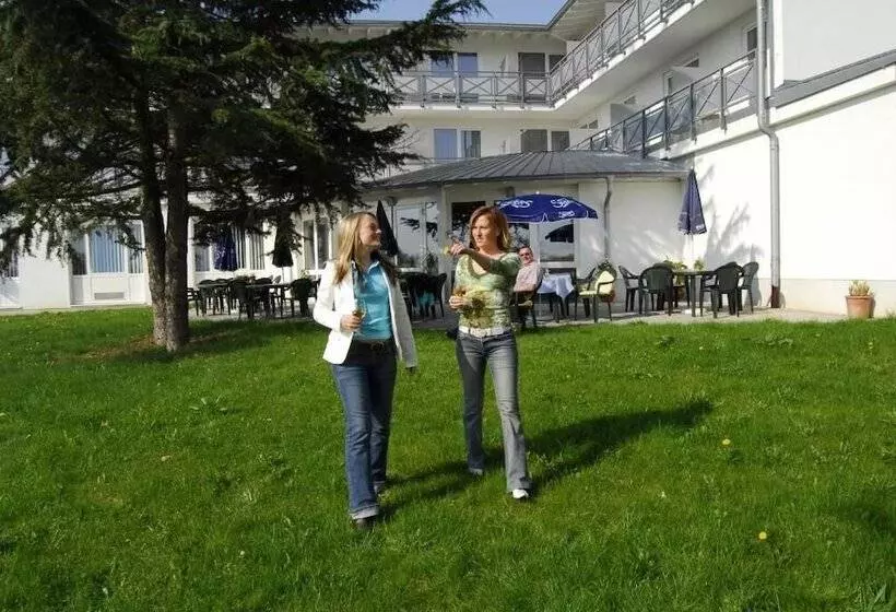 בית מלון כפרי Restaurant Südpfalz Terrassen