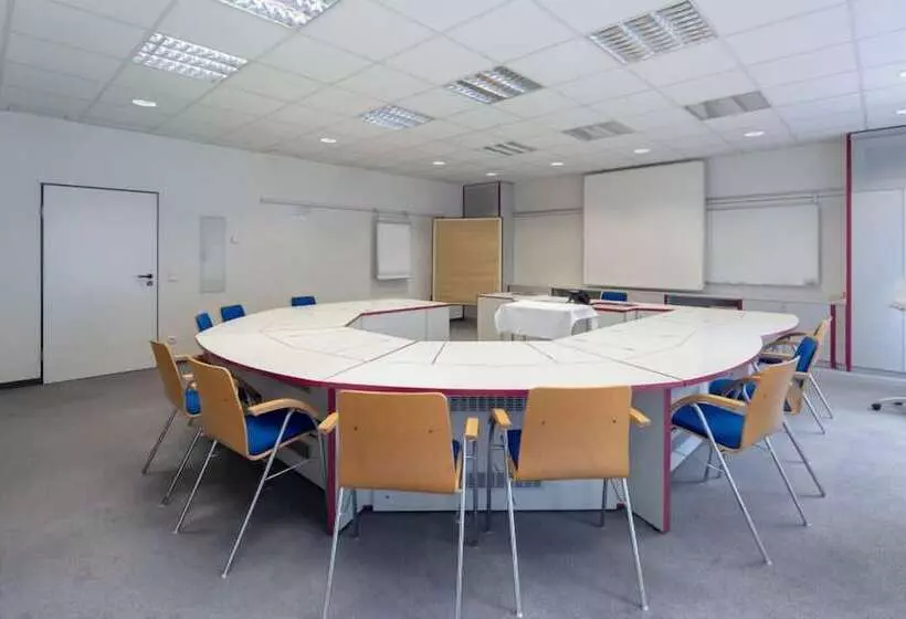 בית מלון כפרי Restaurant Südpfalz Terrassen