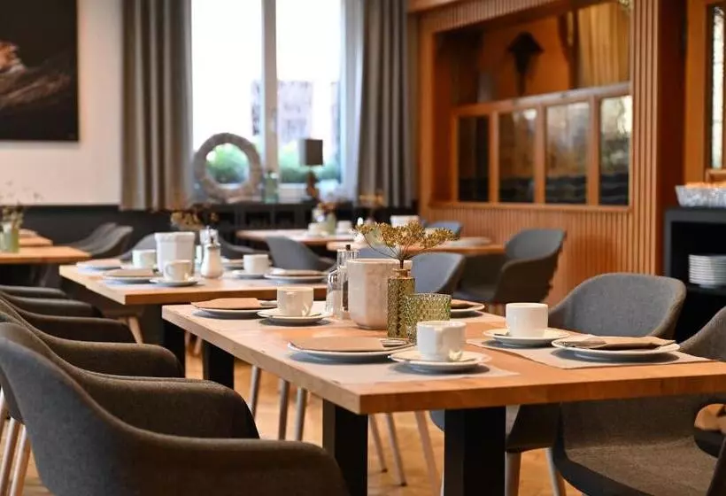 Land Gut Hotel Zum Löwen Garni