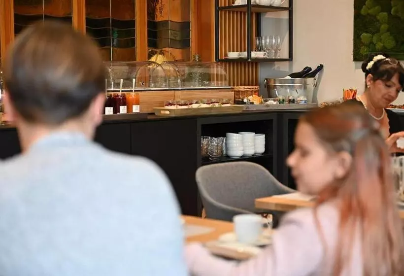 Land Gut Hotel Zum Löwen Garni