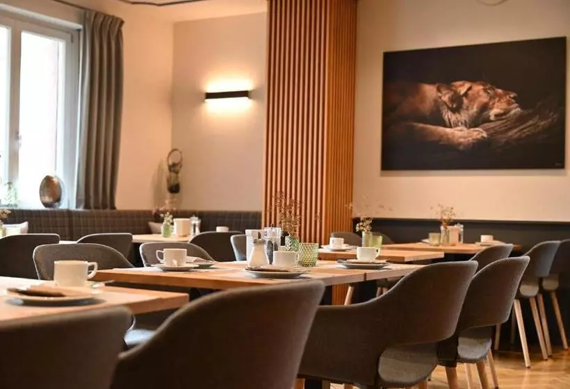 Land Gut Hotel Zum Löwen Garni