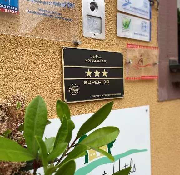 Land Gut Hotel Zum Löwen Garni