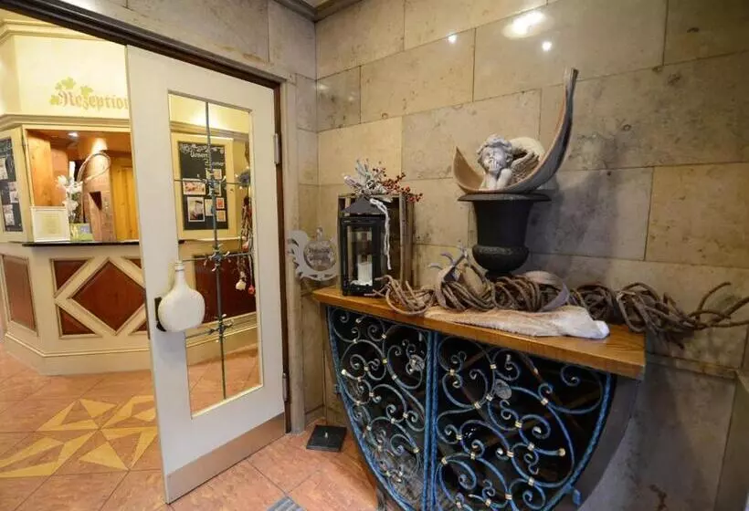 Land Gut Hotel Zum Löwen Garni