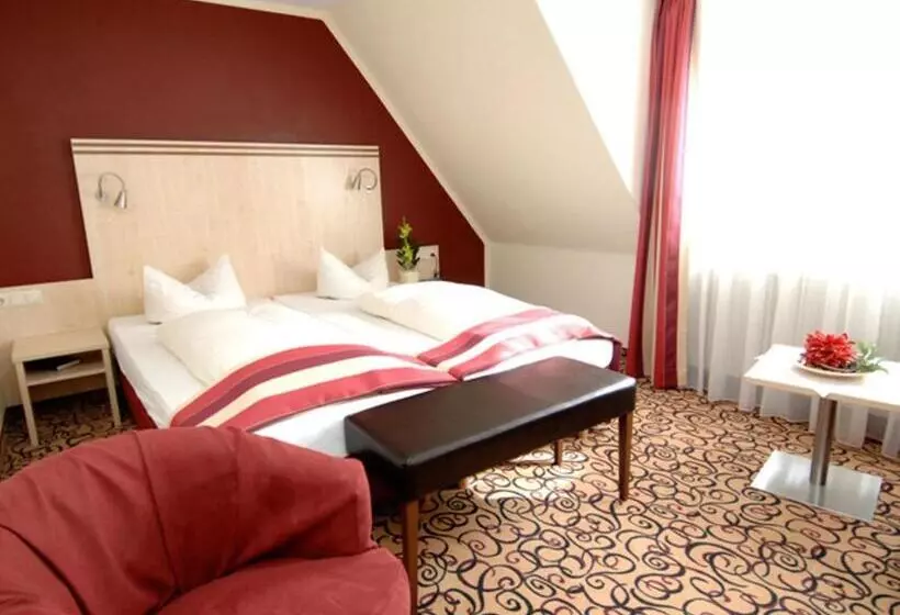 Land Gut Hotel Zum Löwen Garni