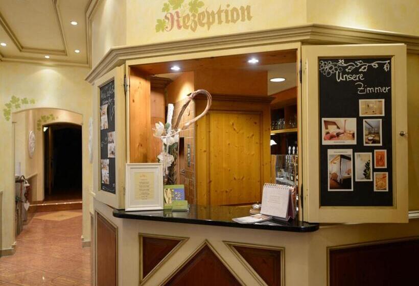 Land Gut Hotel Zum Löwen Garni