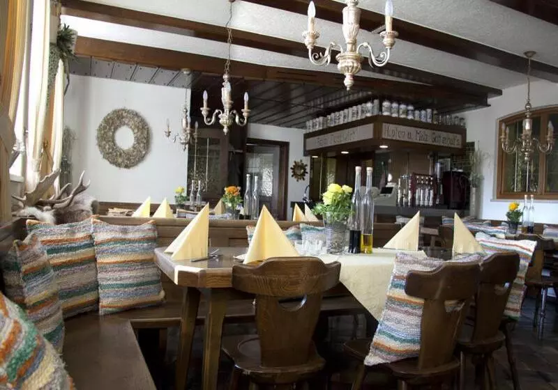 ペンション Gasthof Alte Post   Restaurant Offen